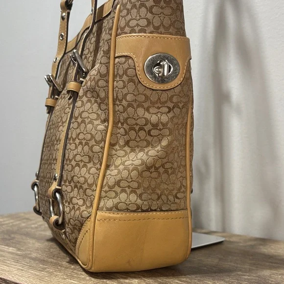 Coach Signature Gallery Tote F11526 - Picture 5 of 13